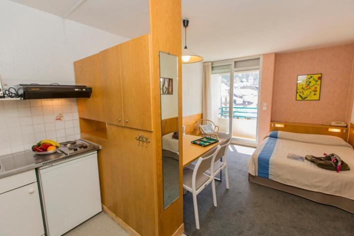 Hotel-Residence Le Lys Cauterets Room photo